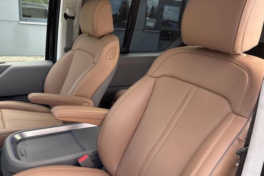 Hyundai Staria 1.6 T-GDI HEV Luxury aut