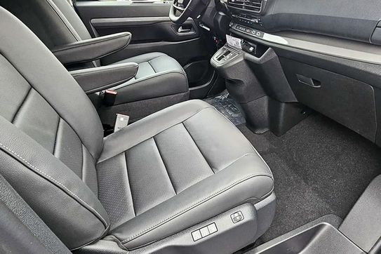 Peugeot Traveller Long L2H1 Business VIP EAT8