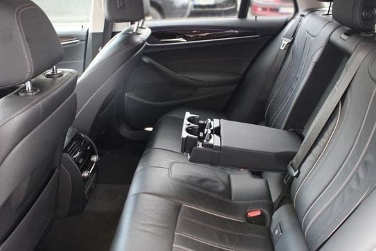 BMW Seria 5 Touring 520d xDrive Luxury Line