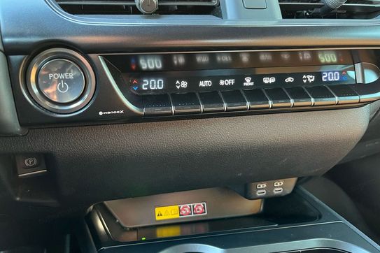 Lexus UX 300h F Sport Design