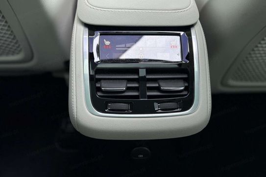 Volvo XC90 T8 AWD Plug-In Hybrid Ultra Bright