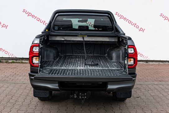 Toyota HiLux Double Cab Invincible 4x4  AT