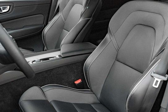 Volvo XC60 B4 B Plus Dark