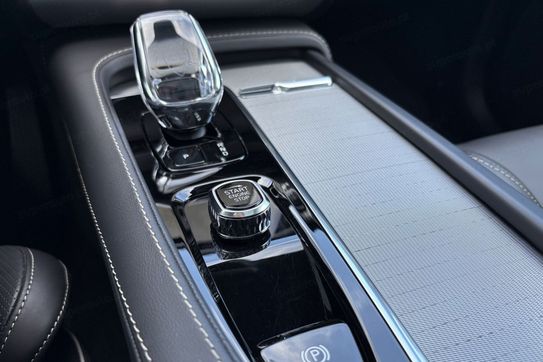 Volvo XC90 T8 AWD Plug-In Hybrid Ultra Dark 7os aut