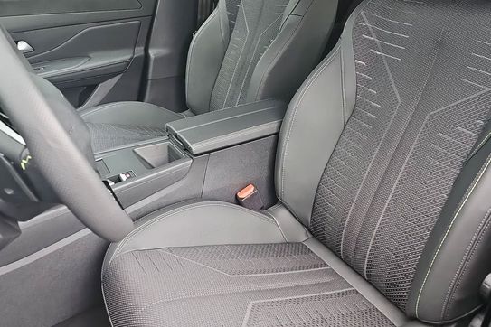 Peugeot 408 GT e-DCS7 1.6 Plug-in Hybrid