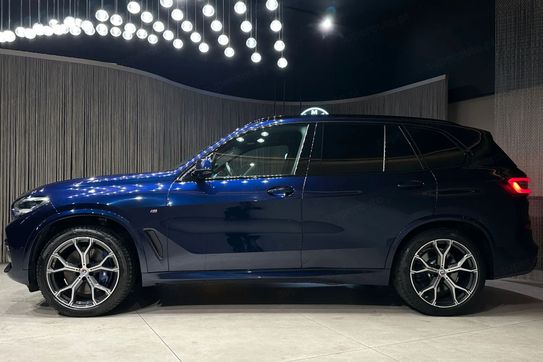 BMW X5 M50i