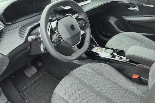 Peugeot 208 Allure e-DCS6  1.2 mHEV