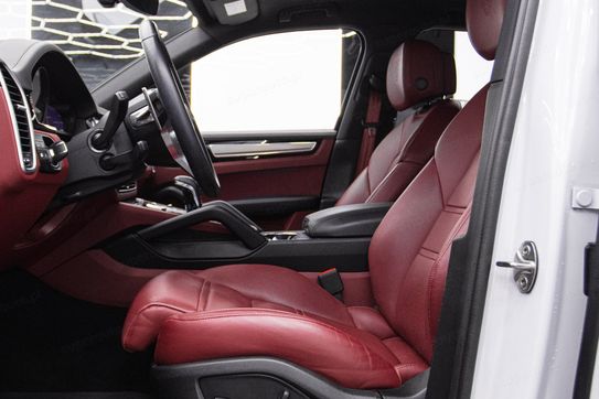 Porsche Cayenne Platinum Edition
