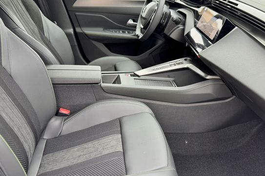 Peugeot 408 GT Exclusive S&S e-DCS6 1.2 PureTech mHEV