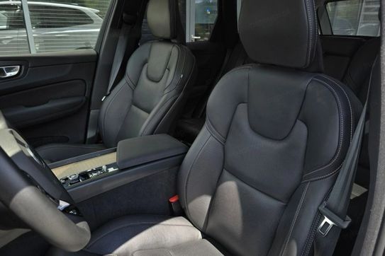 Volvo XC60 B5 B AWD Ultra Dark