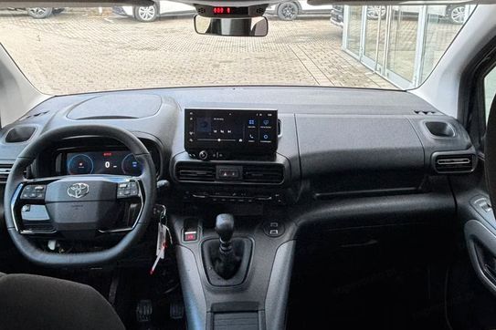 Toyota Proace City Verso Family MT6
