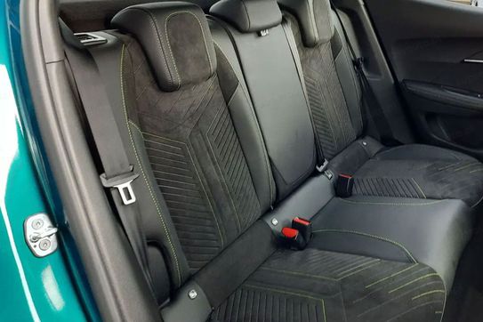 Peugeot 2008 GT Exclusive e-DCS6 1.2 PureTech mHEV
