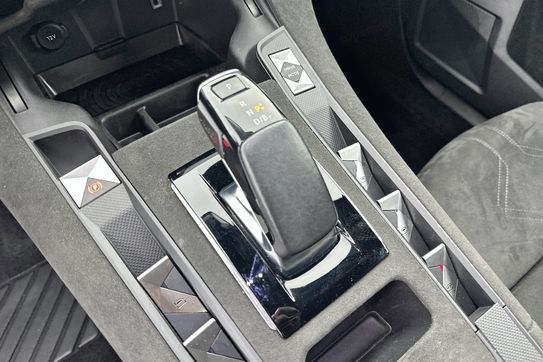 DS DS 7 Performance Line 1.6 E-Tense Hybrid AT