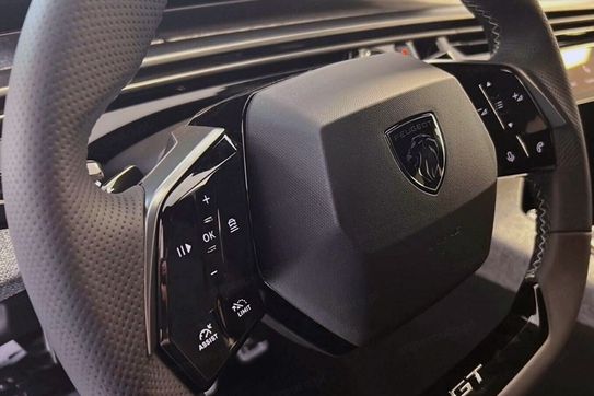 Peugeot 5008 GT 1.2 mHEV e-DCS6