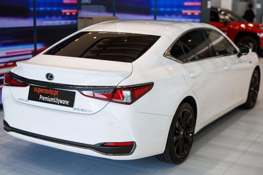 Lexus ES 300h F Sport Design