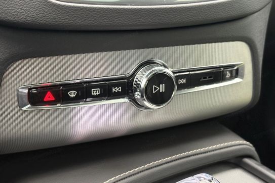 Volvo XC90 T8 AWD Plug-In Hybrid Ultra Dark 7os