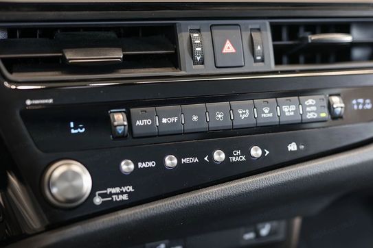 Lexus ES 300h Business Edition