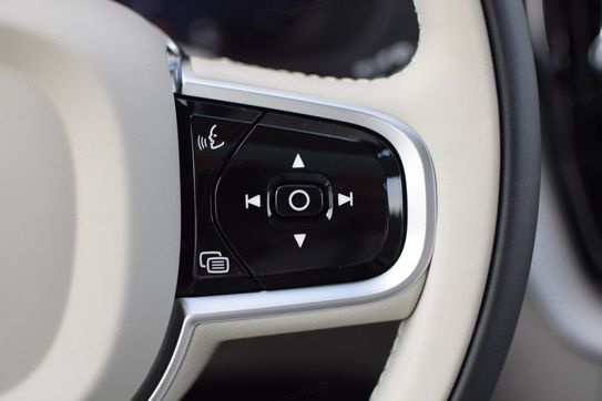 Volvo XC60 T6 Plug-In Hybrid AWD Ultra Dark