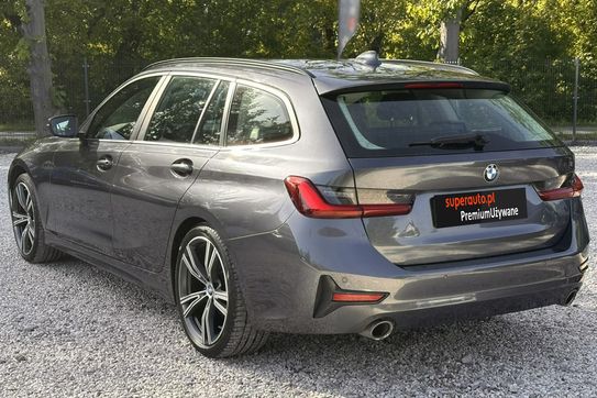 BMW Seria 3 Touring 318i Sport Line