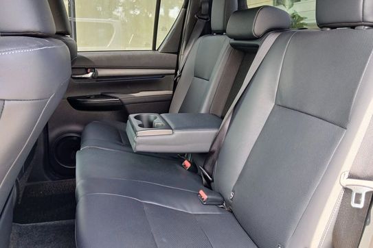 Toyota HiLux 2.8 d-4D Mhev Double Cab Invincible 4X4