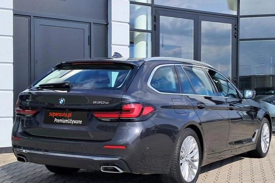 BMW Seria 5 530e xDrive Luxury Line aut