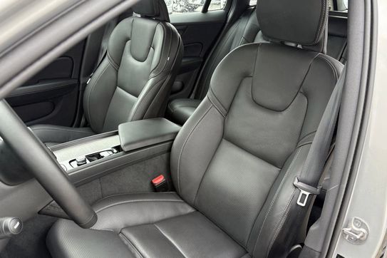 Volvo V60 B4 B Plus Dark