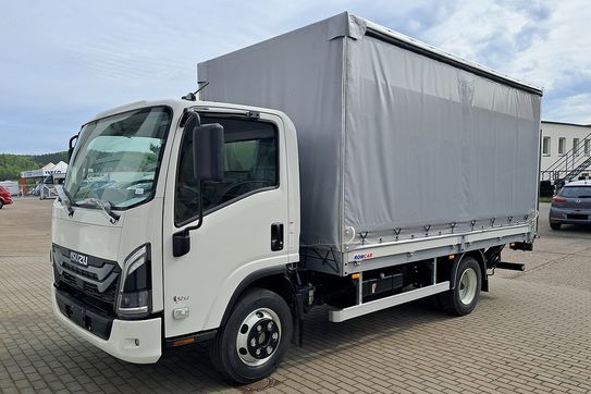 Isuzu M30 7.5 tony Plandeka + Winda