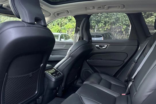 Volvo XC60 B5 B AWD Ultra Dark