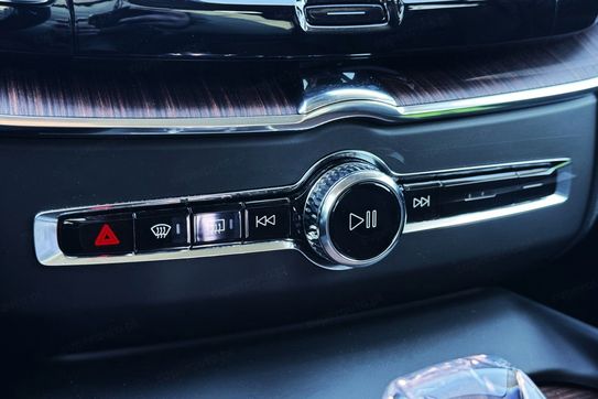 Volvo XC60 B4 D AWD Plus Dark