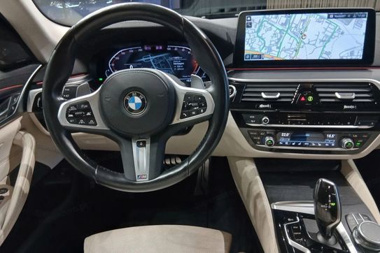 BMW Seria 5 530d xDrive Luxury Line