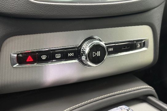 Volvo XC90 T8 AWD Plug-In Hybrid Ultra Dark 7os