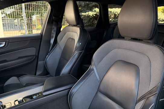 Volvo XC60 B4 D AWD Plus Dark\