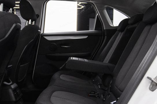 BMW Seria 2 218d Advantage aut