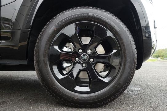 Land Rover Defender 90 D250 X-Dynamic SE