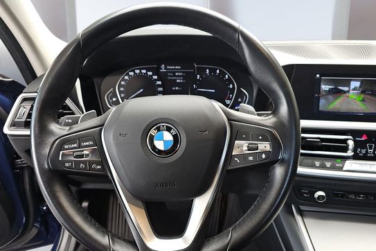 BMW Seria 3 320i Advantage aut