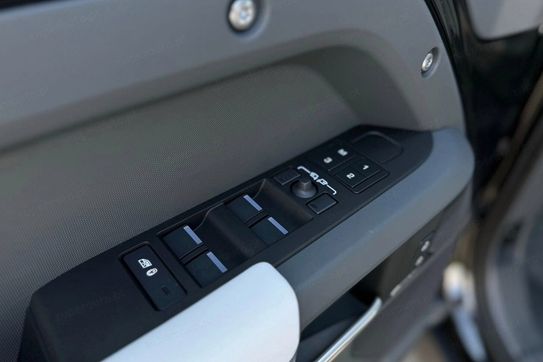 Land Rover Defender 110 D200 X-Dynamic SE