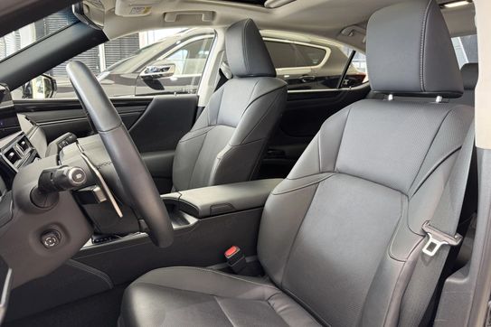 Lexus ES 300h Business Edition