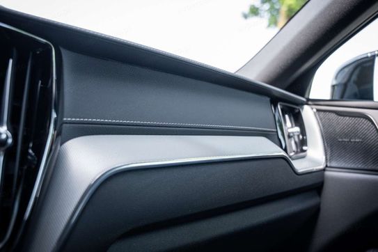 Volvo XC60 B5 AWD Ultra Black Edition
