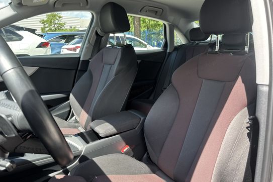 Audi A4 35 TFSI S Line