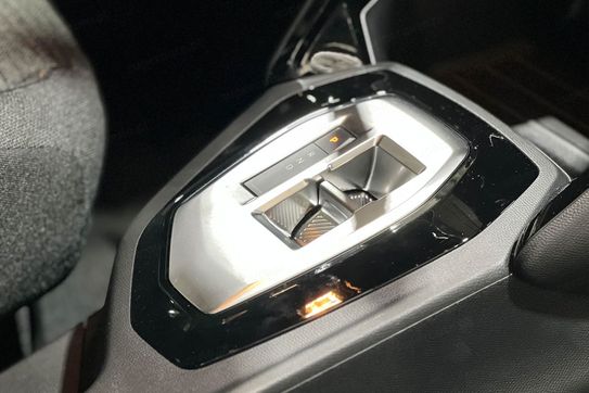 Peugeot 2008 Edition e-DCS6 PureTech mHEV