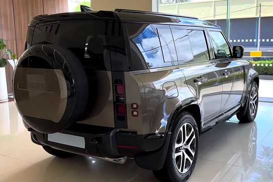 Land Rover Defender 110 3.0 D250 X-Dynamic HSE