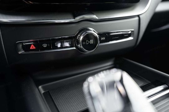 Volvo XC60 T6 Plug-In Hybrid AWD Ultra Black Edition
