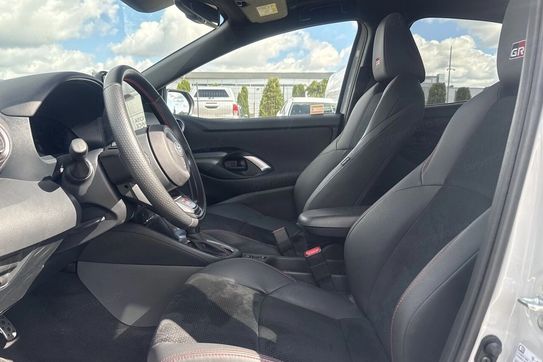 Toyota Yaris Hybrid 1.5 Gr Sport