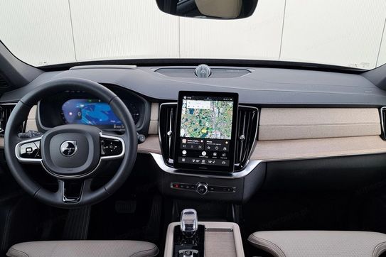 Volvo XC90 T8 AWD Plug-In Hybrid Ultra Dark 7os aut
