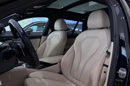 BMW Seria 5 530i xDrive M Sport sport