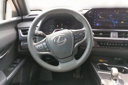 Lexus UX 300h F Sport Design