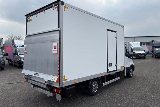Iveco Daily 35S18 Hi-Matic 8EP Kontener + Winda