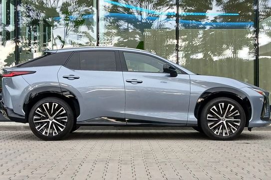 Lexus RZ 450e Omotenashi DIRECT4
