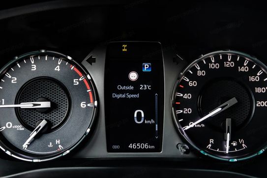 Toyota HiLux Double Cab SR5PLUS 4X4