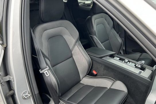 Volvo XC60 B4 B Plus Dark aut